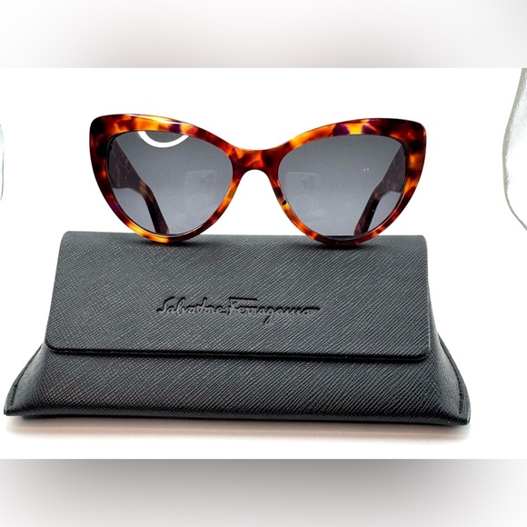 NEW Salvatore Ferragamo SF930S - Picture 3 of 10